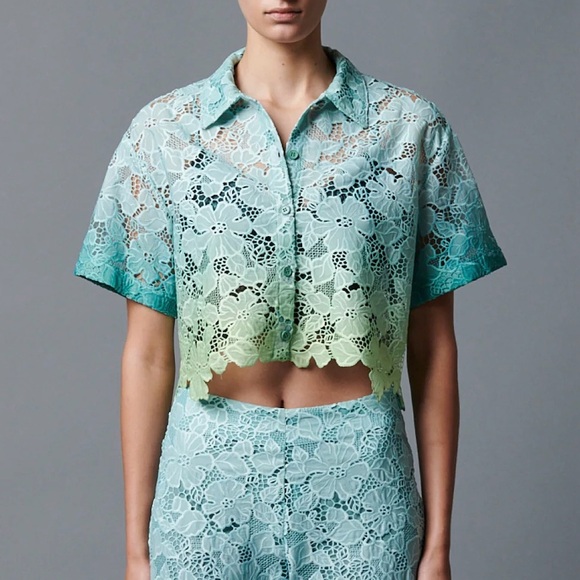 NEW Le Superbe Karma Camellia Lace Button Down Cropped Top - Picture 1 of 12